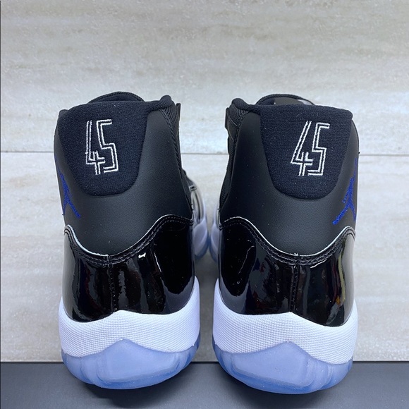 Athletic_Shoes